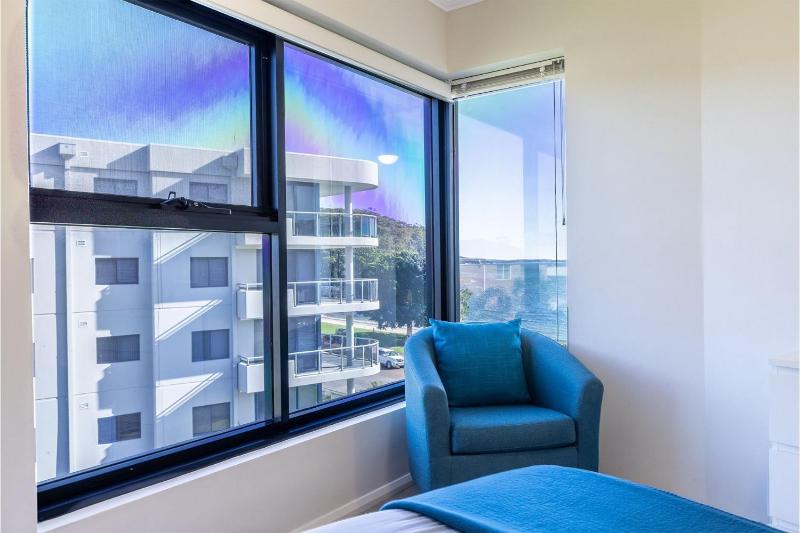 Florentine 13 11 Columbia Close -fabulous unit with air con wifi pool lift and waterviews - image 25