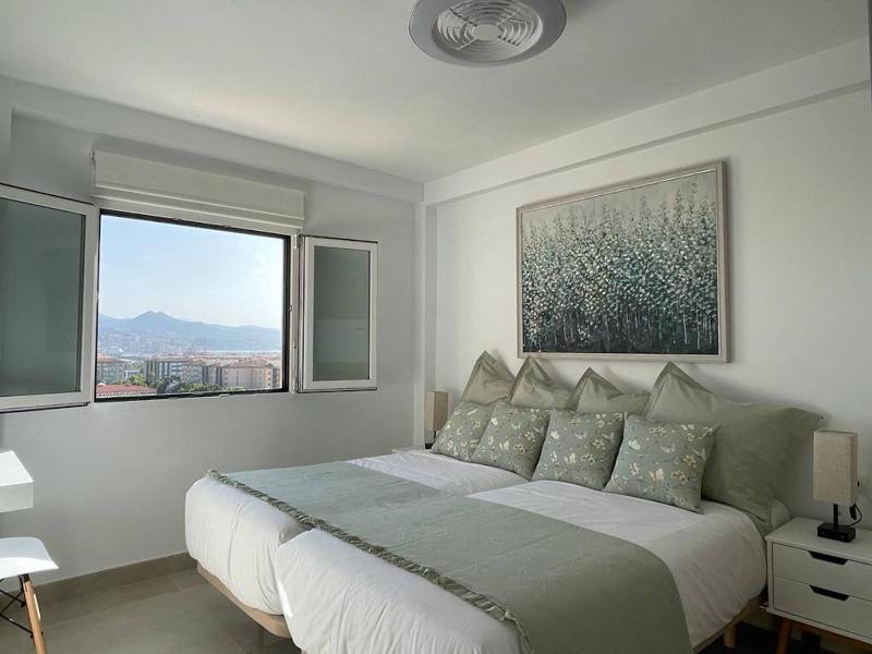 Holidays2Malaga Princesa 3 dormitorios vistas al mar y montaña terraza y a 200m a la playa - image 34