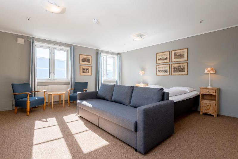 Family Room image 1