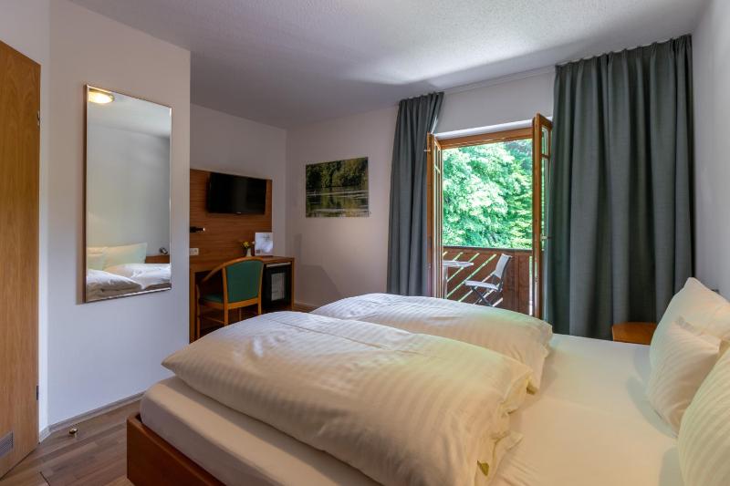 Double Room with Balcony image 1