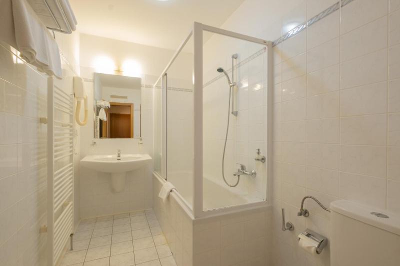 Superior Double Room image 3