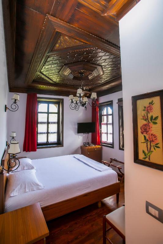 Double Room with City View image 4