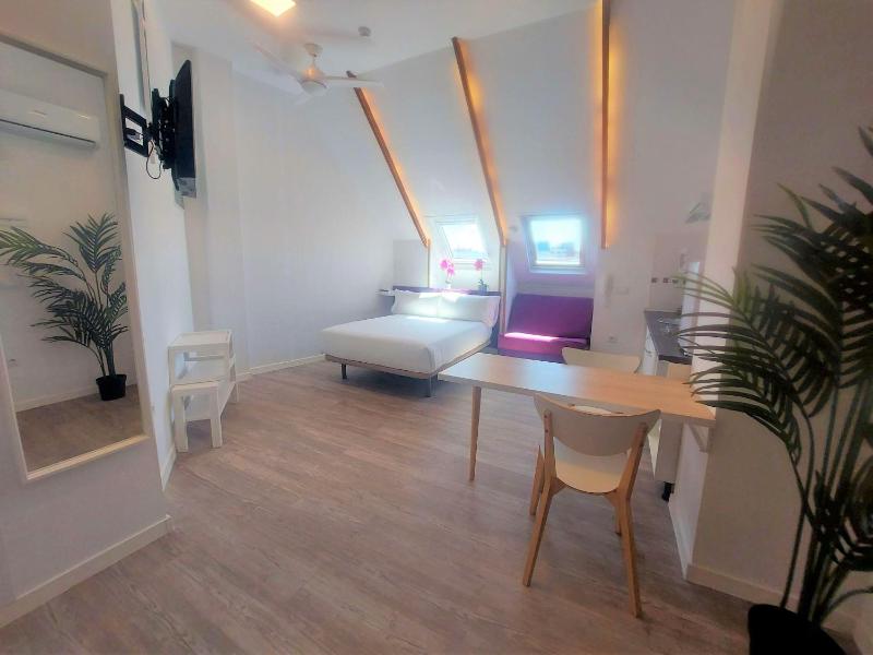 Studio Apartment image 1