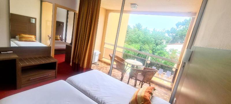 Family Suite with Terrace image 3