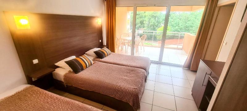 Superior Family Suite with Terrace image 1