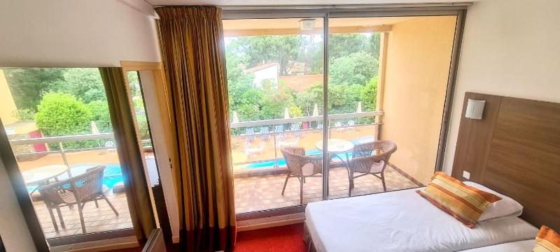 Family Suite with Terrace image 4