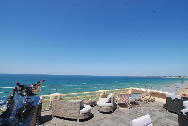 Les Ambassadeurs Logis Hotel sa crêperie et son rooftop - Saint Malo Plage - image 2