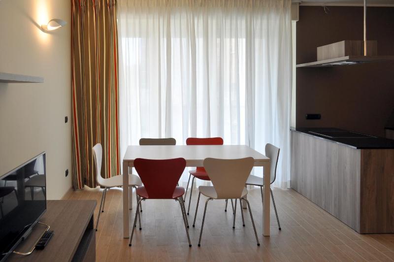 One-Bedroom Apartment image 3