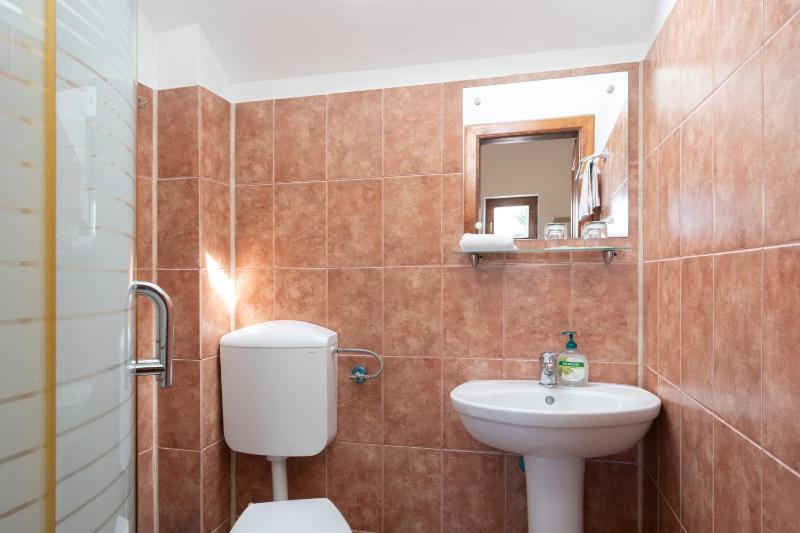 Double or Twin Room image 4