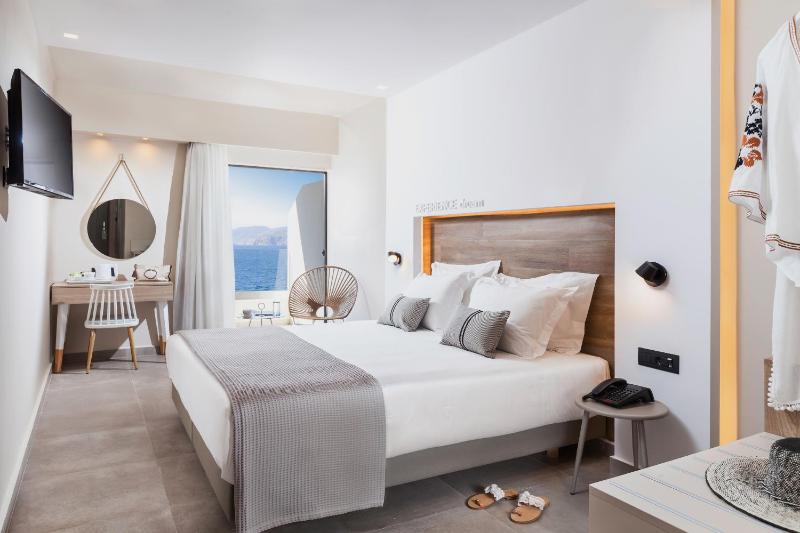 Deluxe Double Room with Sea View image 1