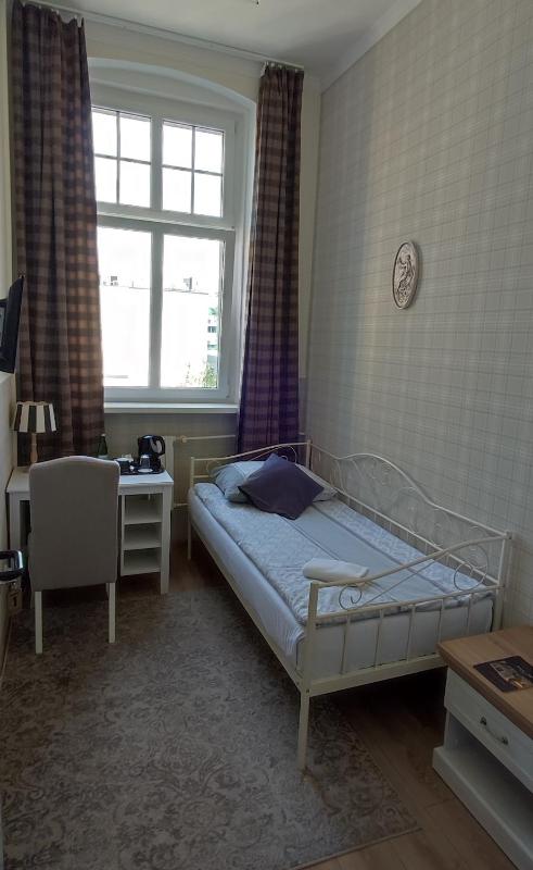 Standard Single Room image 4