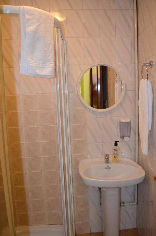 Standard Single Room with Shared Bathroom image 2
