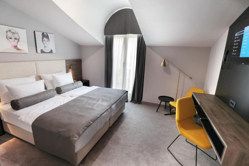 Standard Double Room with Garden View  image 4