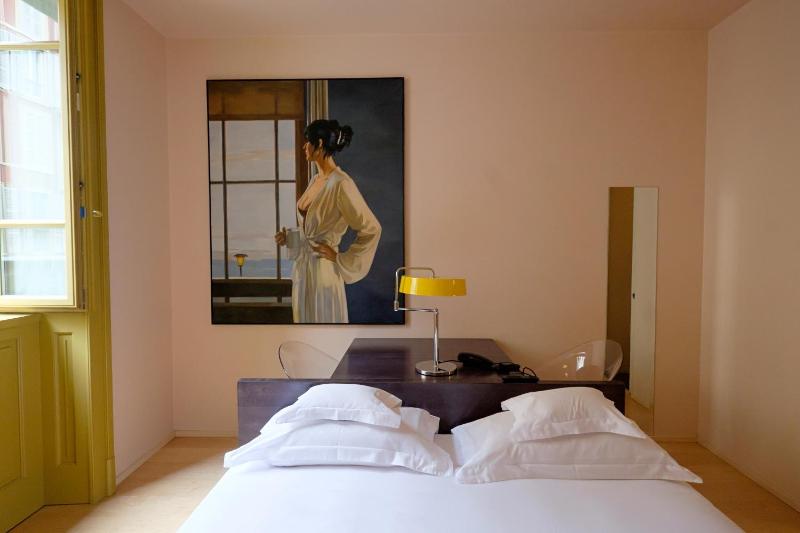 Deluxe Double or Twin Room image 2