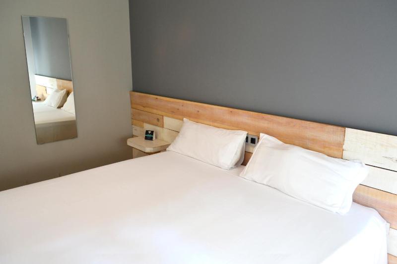 Economy Double or Twin Room image 3