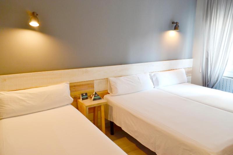 Double or Twin Room with Extra Bed image 3