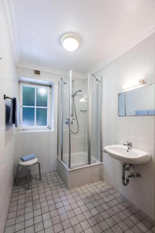 Double Room with Shared Bathroom image 3