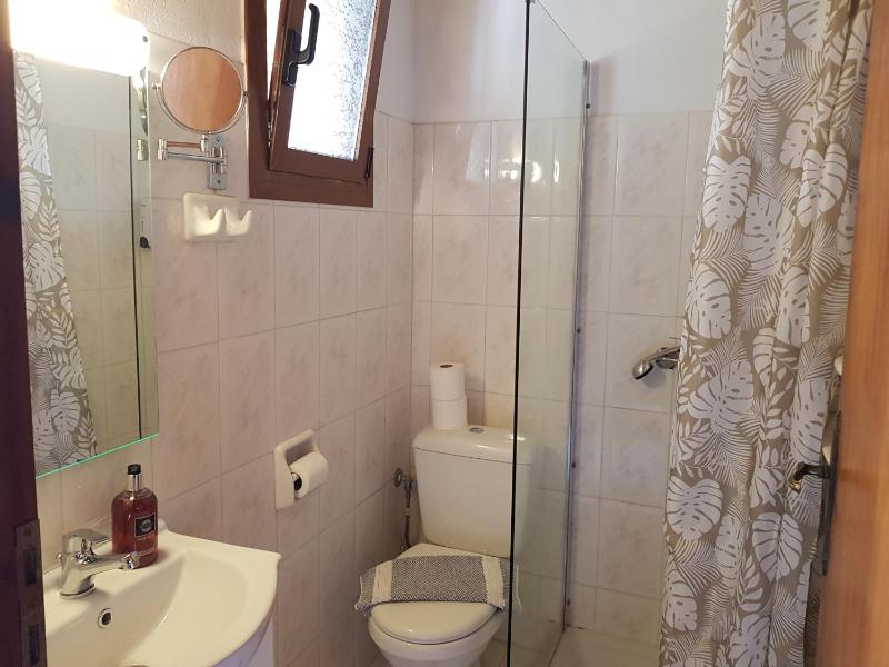 Double Room with Big Terrace and partial Sea View image 3