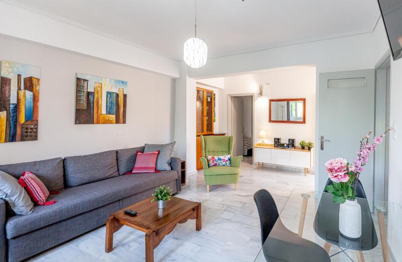 Sunny apartment on the 2nd floor in bohemian Psiri in Athens' historic center-In Vivo Apartments Images