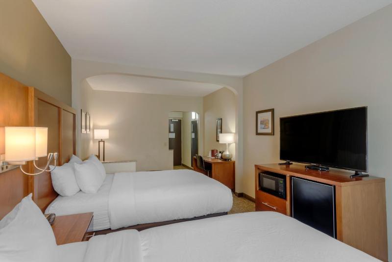 Suite with Two Queen Beds - Non-Smoking image 4