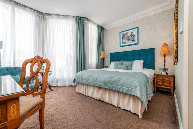 King Double Room image 2