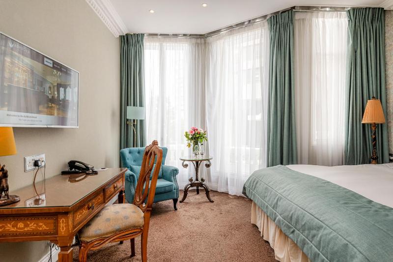 King Double Room image 3