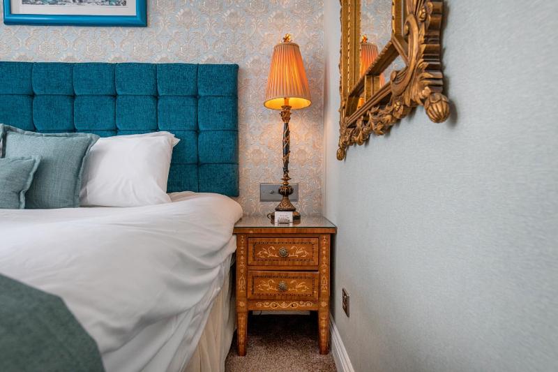 King Double Room image 4