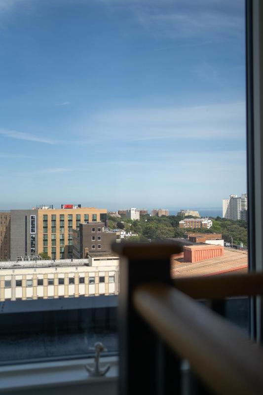 Penthouse at the Chocolate Box - image 15