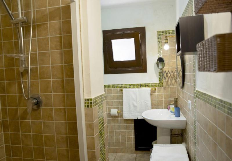 Deluxe Triple Room image 2