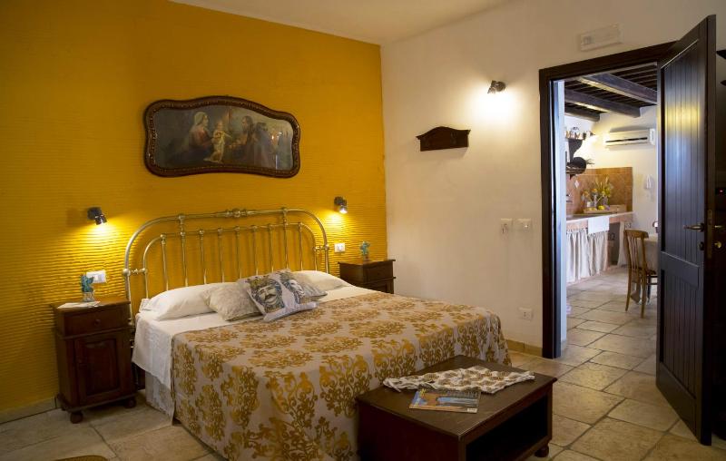 Deluxe Triple Room image 1