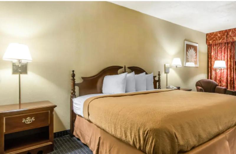 Upgraded Room, 1 King Bed - Non-Smoking image 3