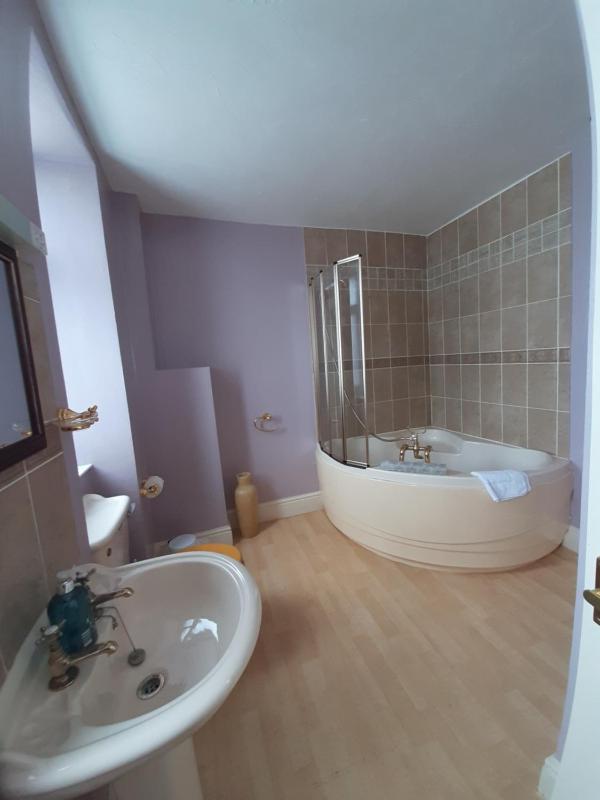 Superior King Room image 3