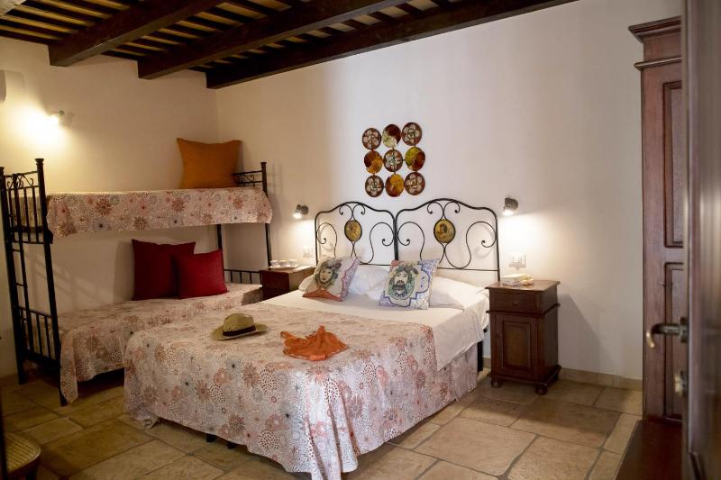 Standard Quadruple Room image 1