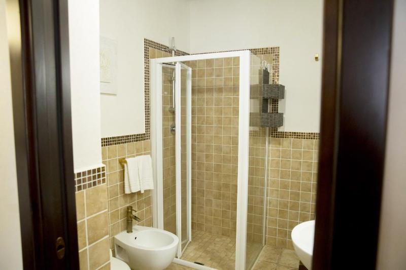 Standard Quadruple Room image 2
