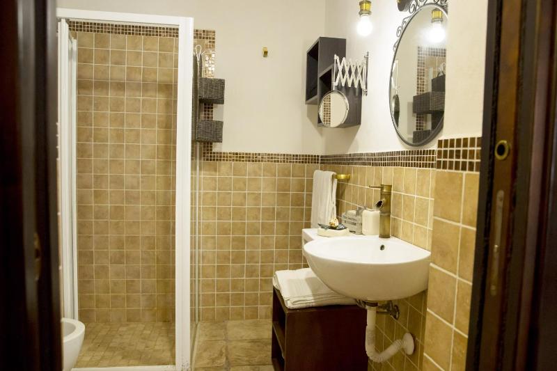 Standard Quadruple Room image 3