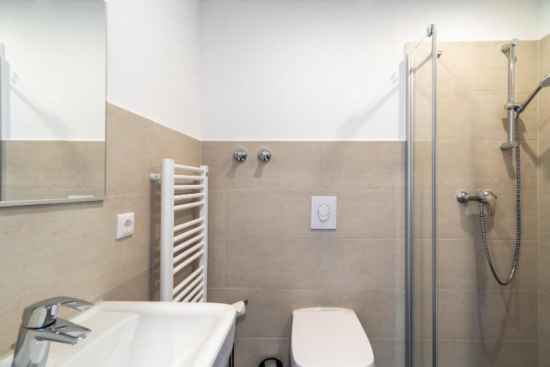 Twin Room with Private Bathroom image 1