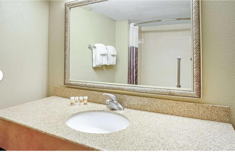 Executive King Room image 2