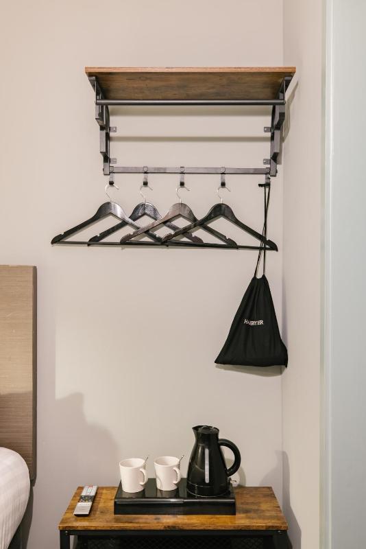 Lower Ground Twin Room No window image 3