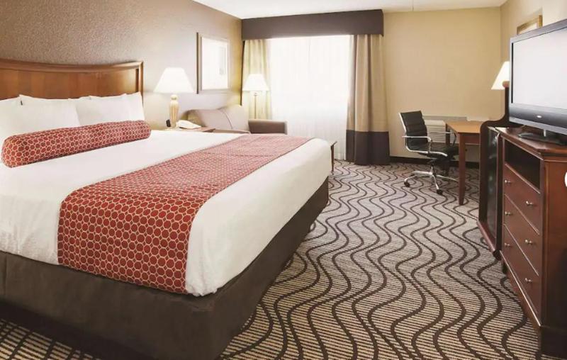 King Room with Mobility/Hearing Impaired Access - Non-Smoking image 3