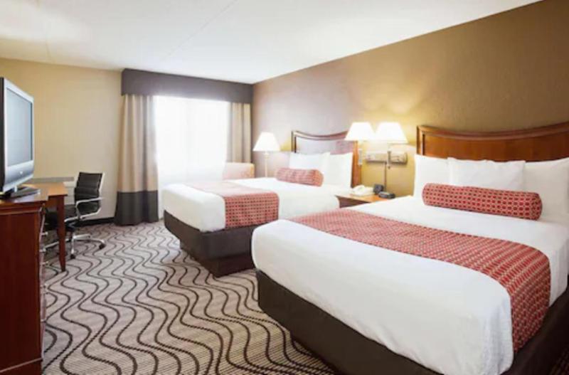 2 Full Beds, Mobility/Hearing Impaired Accessible Room, Non-Smoking image 4