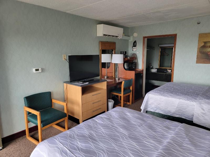 Standard Double Room with Two Double Beds image 4