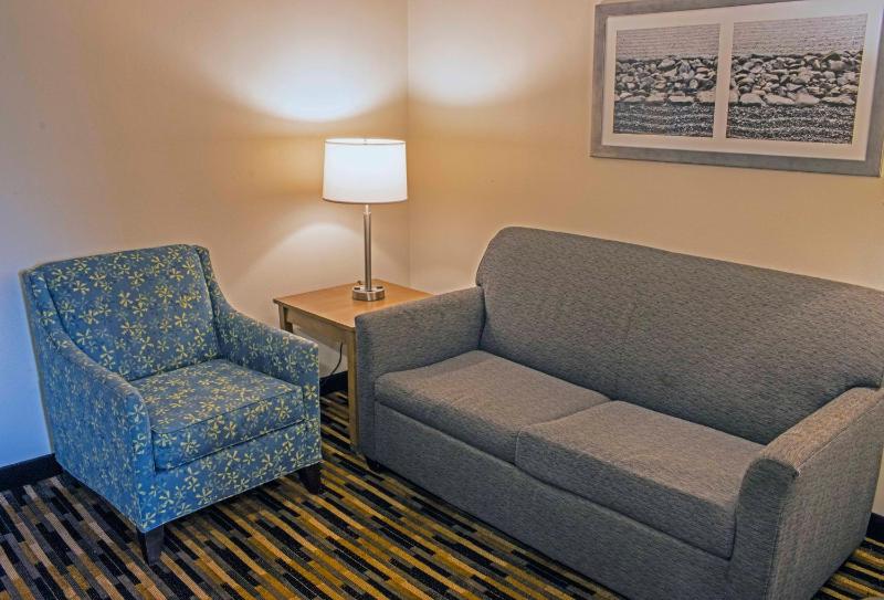 King Suite - Non-Smoking image 2