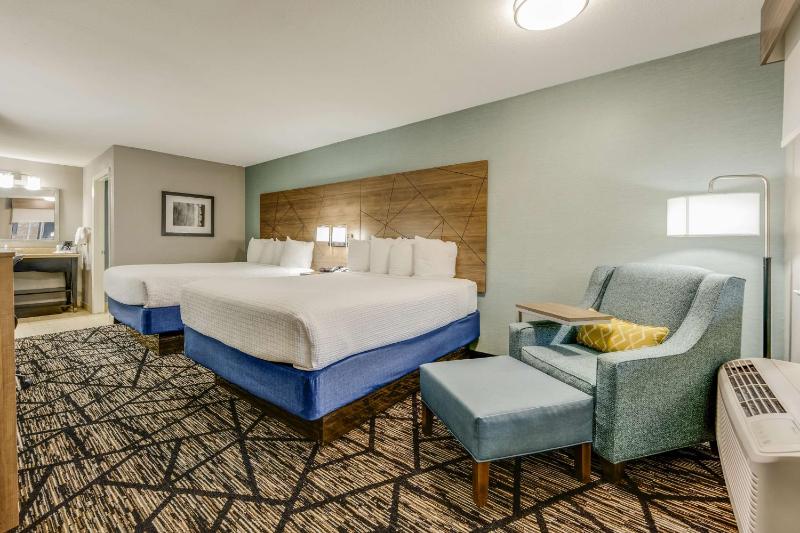 Queen Room with Two Queen Beds - Non-Smoking image 1