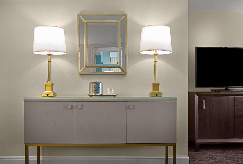 One-Bedroom King Suite image 4