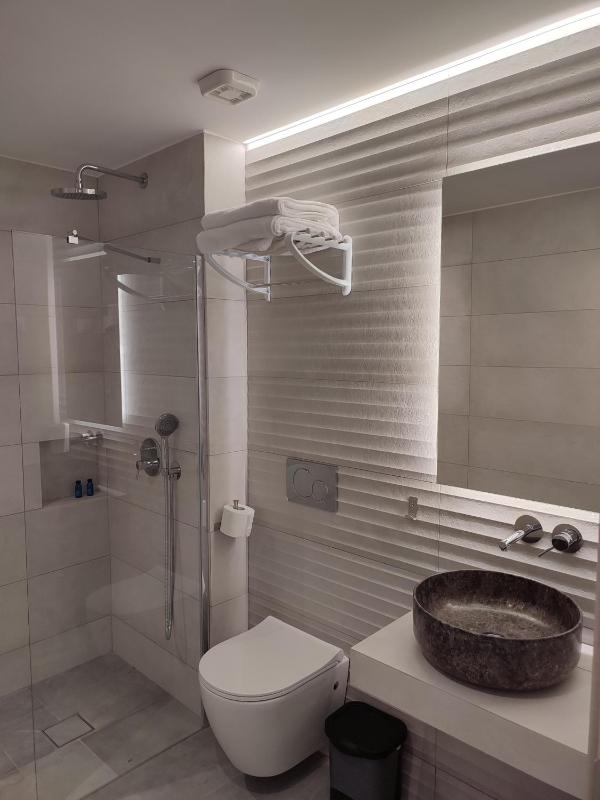 Superior King Room image 3