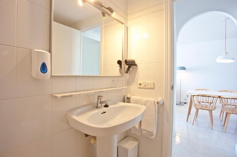 Two-Bedroom Apartment (2 Adults + 3 Children) image 2