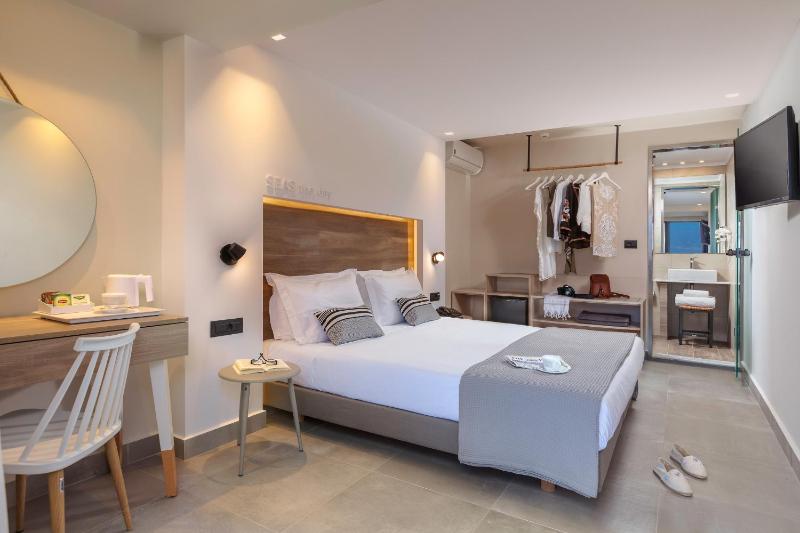 Standard Double Room with Sea View image 3