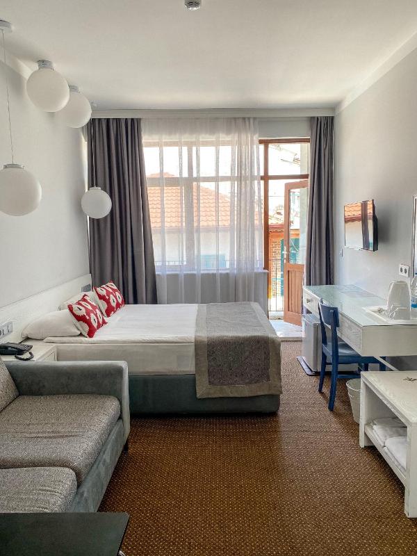 Economy Triple Room image 1