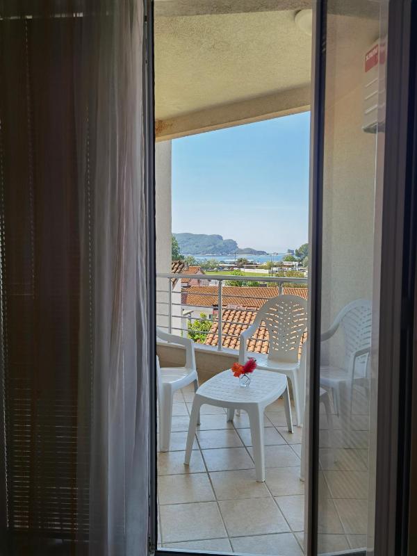 Studio with Sea View image 3