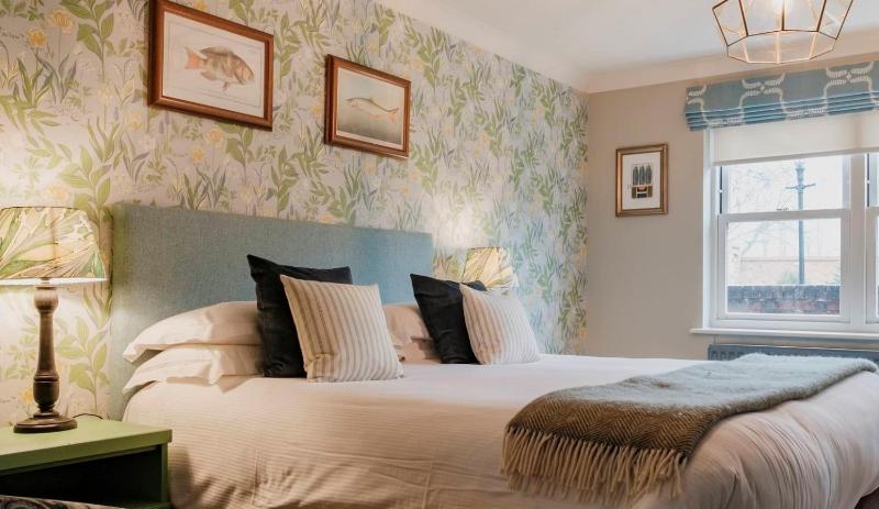 Deluxe Double Room image 4